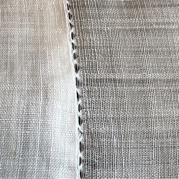 Large 30x32 white embroidered w cutout center fine linen table centerpiece Vtg - Picture 11 of 11